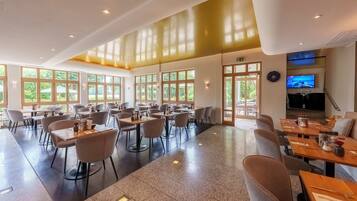 TĂ€gliches inbegriffenes FrĂŒhstĂŒcksbuffet