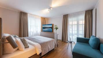 Zimmersafe, Schreibtisch, laptopgeeigneter Arbeitsplatz