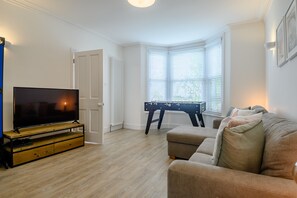 Fernseher, Kamin, Videospielkonsole