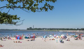 Beach nearby - Wonderful vacation home at the IJsselmeer (Warns)