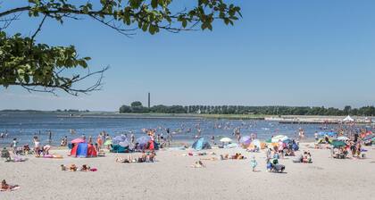 Wonderful vacation home at the IJsselmeer