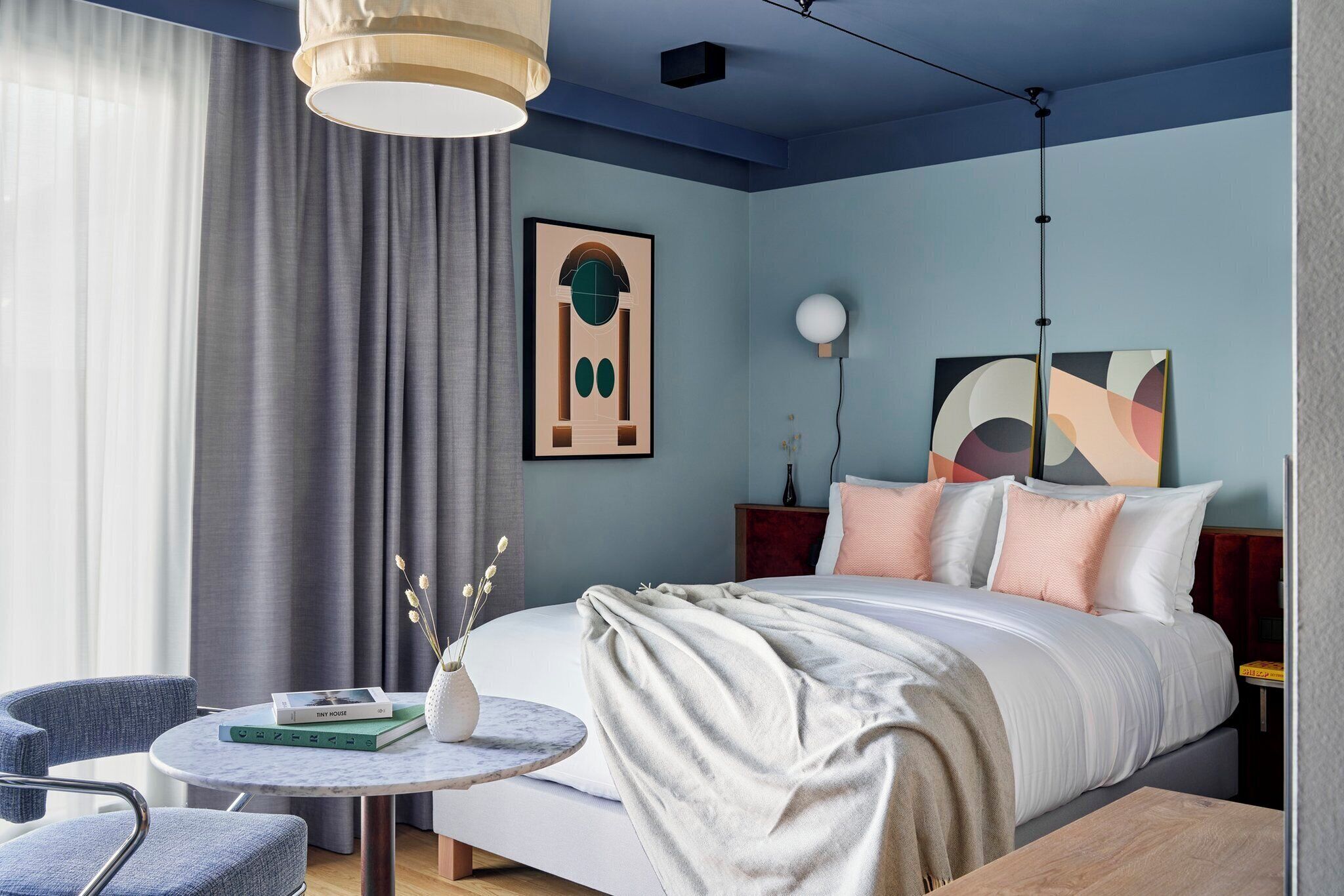 City Studio | In-room safe, desk, laptop workspace, blackout drapes