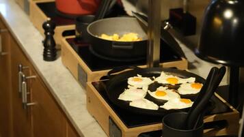 Petit déjeuner buffet servi tous les jours en supplément