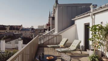 In-room safe, desk, laptop workspace, blackout drapes