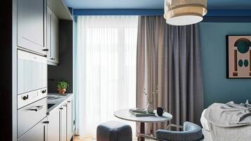 Een kluis op de kamer, een bureau, een laptopwerkplek