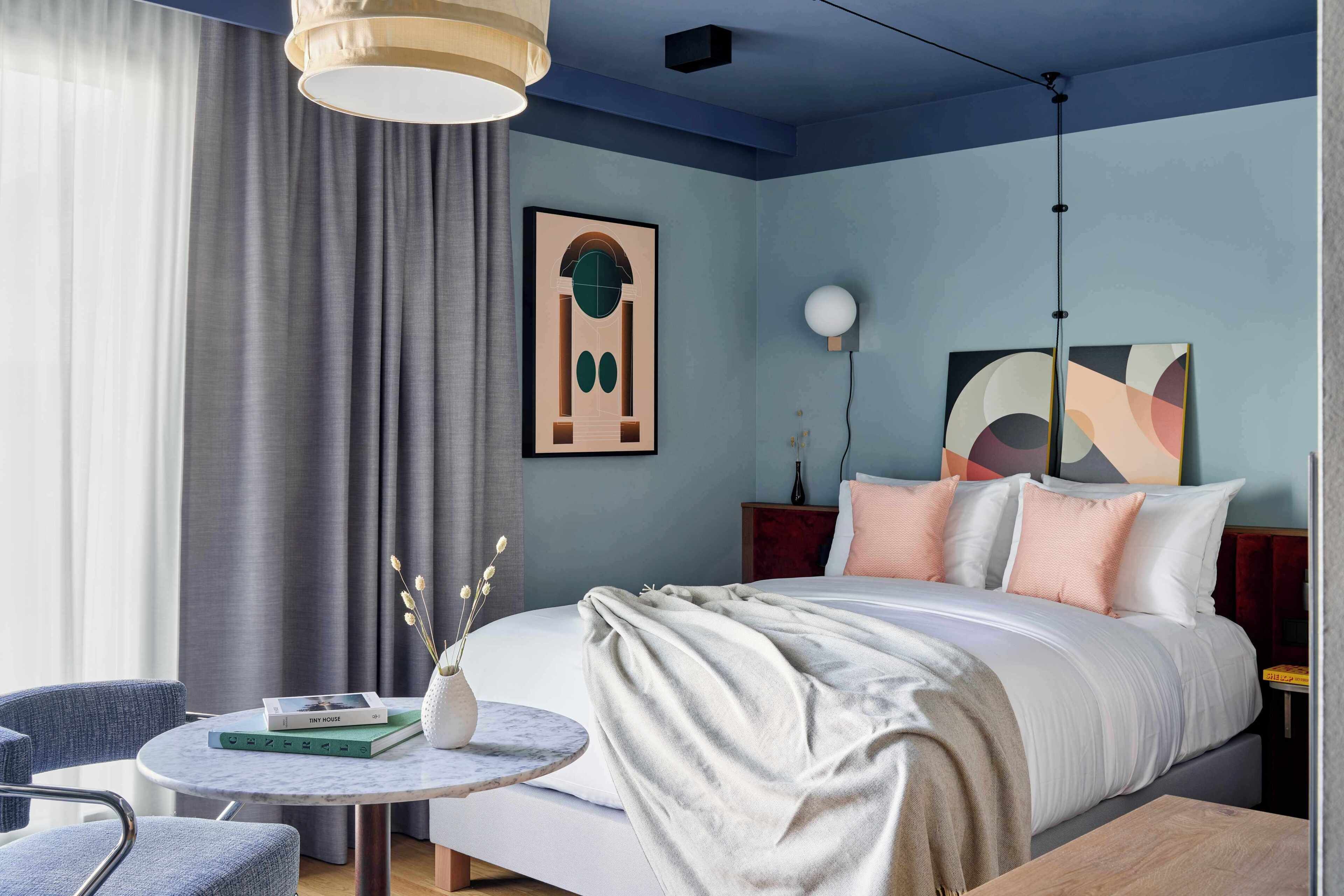 City Studio | In-room safe, desk, laptop workspace, blackout drapes