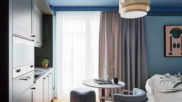 City Studio | In-room safe, desk, laptop workspace, blackout drapes