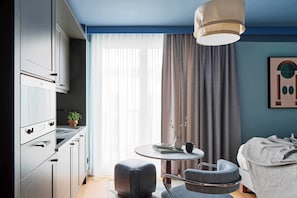 City Studio | In-room safe, desk, laptop workspace, blackout drapes - Schwan Locke (Munich)