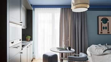 City Studio | In-room safe, desk, laptop workspace, blackout drapes