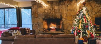 Beautifully open and spacious lodge on a beautiful 350 acre private property