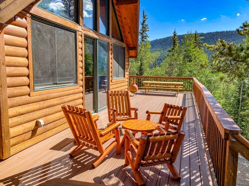 Mountain Cabin in a Perfect Setting w/ Hot Tub, Spacious Deck, Fireplace - Pura Vida