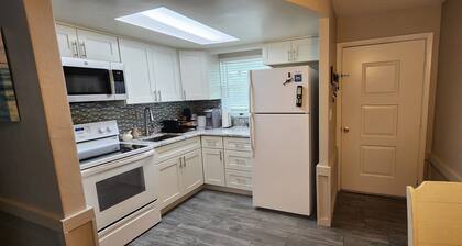 Beautiful Condo With Private Dock Access and 1000ft away from 3 Sister Springs!