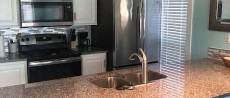 Fridge, oven, stovetop, dishwasher