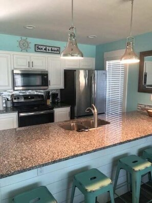 Fridge, oven, stovetop, dishwasher