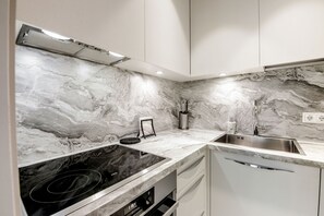 Refrigerador, microondas, horno y parrilla de estufa