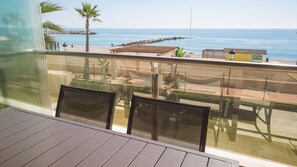 A balcony with a view of the beach and ocean. - Marina del Castillo 319 (Manilva)