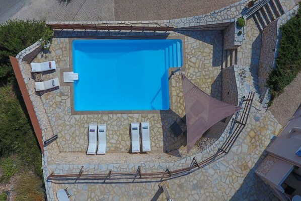 泳池