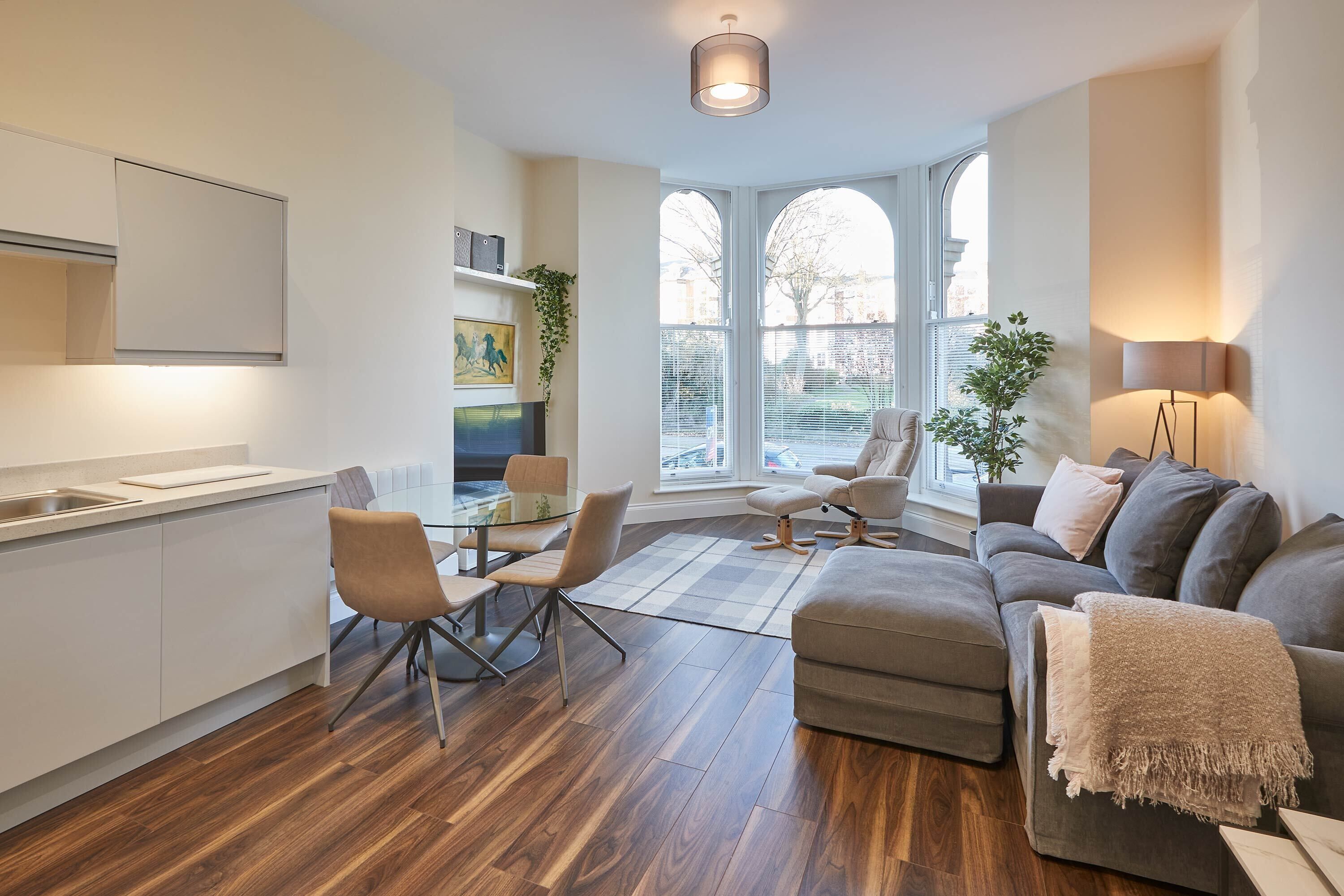 Apartment | Living area | 32-inch flat-screen TV with satellite channels, TV