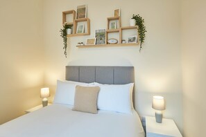 Interior detail - South Cliff Apartment (Scarborough)