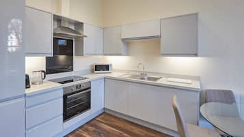 Apartment | Private kitchen | Fridge, microwave, oven, stovetop