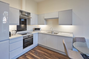 Apartment | Eigene Küche | Kühlschrank, Mikrowelle, Ofen, Herdplatte