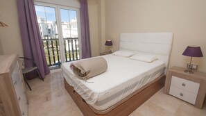 2 slaapkamers, een strijkplank/strijkijzer, gratis wifi, beddengoed