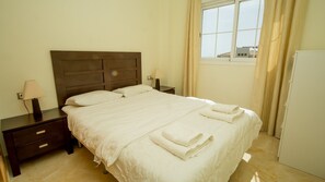 2 slaapkamers, een strijkplank/strijkijzer, gratis wifi, beddengoed