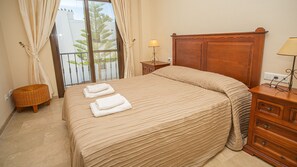 2 makuuhuonetta, silitysrauta/-lauta, ilmainen Wi-Fi, vuodevaatteet