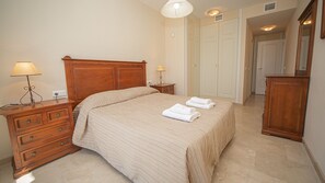 2 habitaciones, tabla de planchar con plancha y wifi gratis 