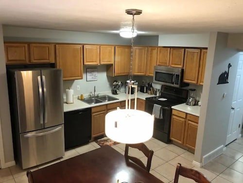 Great PRIVATE Family HOME! Big 3 Bed 3 Bath Private Yard