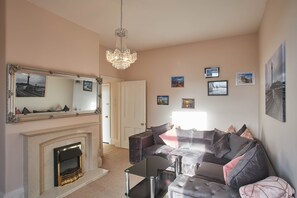Apartment | Living room | 32-inch flat-screen TV with satellite channels, TV, Netflix - Rooftops Apartment (Whitby)