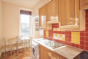 Dining room - Rooftops Apartment (Whitby)