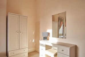 Apartment | 1 bedroom, premium bedding, individually decorated - Rooftops Apartment (Whitby)