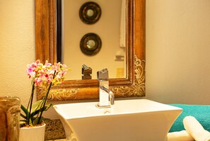 淋浴設備、風筒、坐浴桶、提供毛巾