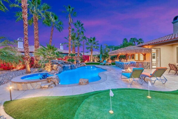 Een verwarmd zwembad