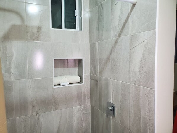 Towels, soap, toilet paper - Executive Room - 10 min from US Consulate - Flexible Check-in (juarez)