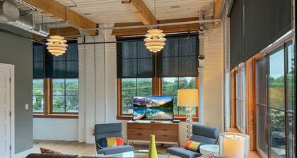 JOEY'S PLACE - A MODERN SOPHISTICATED INDUSTRIAL OPEN SPACE LOFT