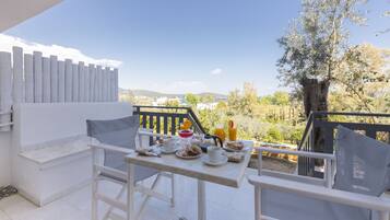 Deluxe Studio | Garden view
