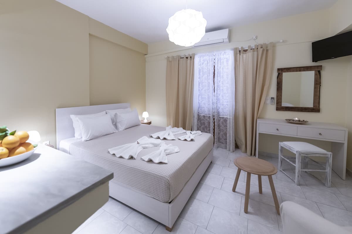 Deluxe studio | Luxe beddengoed, donzen dekbedden, een kluis op de kamer