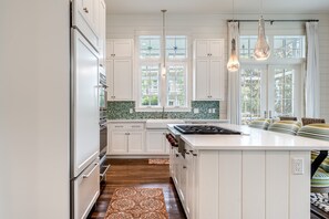 冰箱、微波炉、烤箱、炉灶