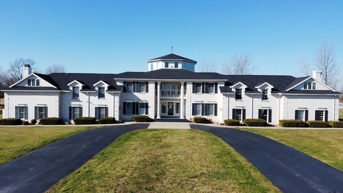 Eagle Isle South Wing on the Sandusky River w/ short drive to Cedar Point