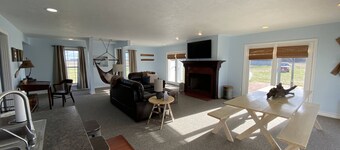 Eagle Isle South Wing on the Sandusky River w/ short drive to Cedar Point