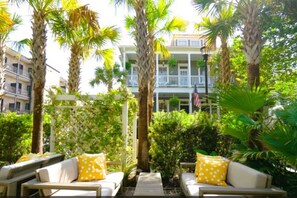 Property grounds - M3 at Saint Philip Square, One Block to King, Cozy Haven Perfect for Groups (Charleston)