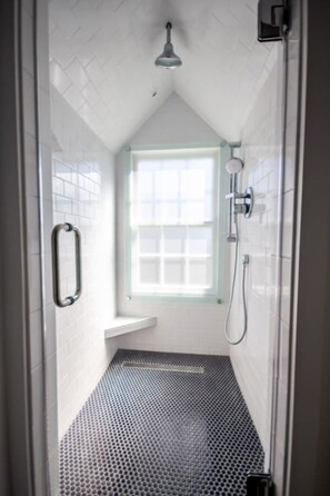 Hair dryer, towels - M3 at Saint Philip Square, One Block to King, Cozy Haven Perfect for Groups (Charleston)