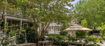 M3 at Saint Philip Square, One Block to King, Cozy Haven Perfect for Groups