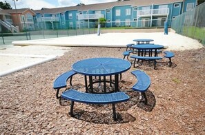 Outdoor dining - Pool Side Condo! Only 5 miles to Disney's Main Gate!! Sleeps 8. (Kissimmee)