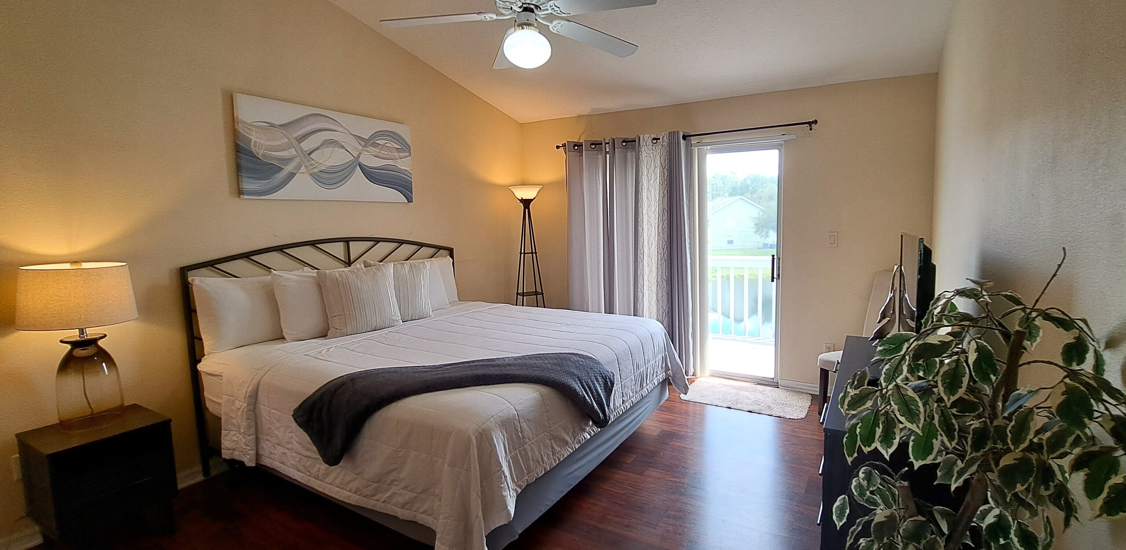 3 habitaciones, tabla de planchar con plancha, wifi y ropa de cama 