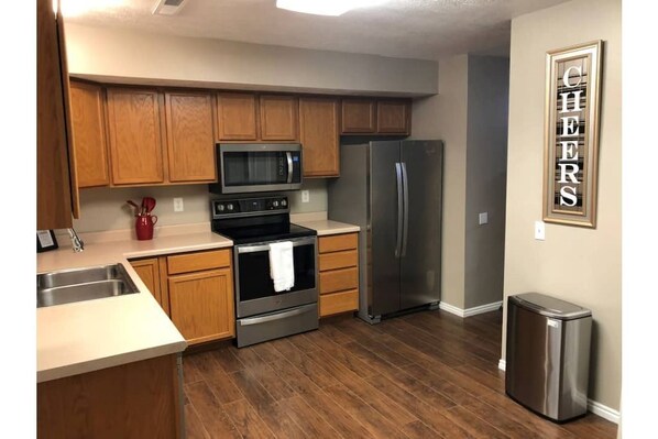 Enjoy cooking in this fully equipped kitchen with a microwave, oven, and refrigerator.