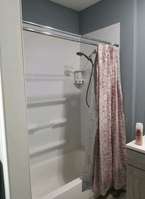 Bathroom - Washington Suite Sleeps 4 (Medicine Lodge)