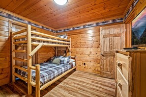 3 quartos, ferros/tábuas de passar roupa, berço de viagem, Wi-Fi